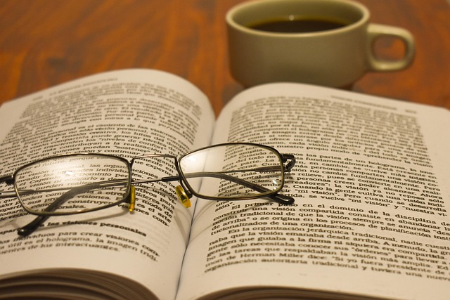 Cozy Reading Nooks: Space, Lighting & Storage Tips