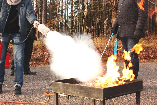 CO₂ vs. Dry Chemical Extinguishers: When to Use Each